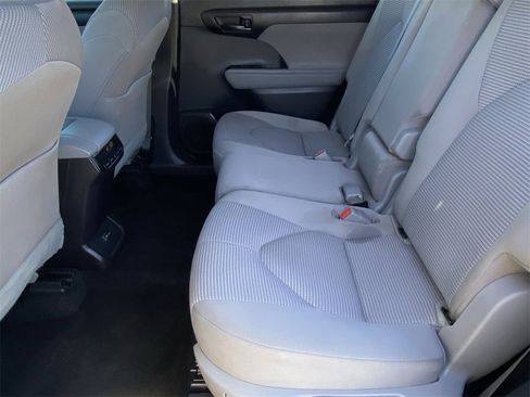 Certified 2023 Toyota Highlander L image 18