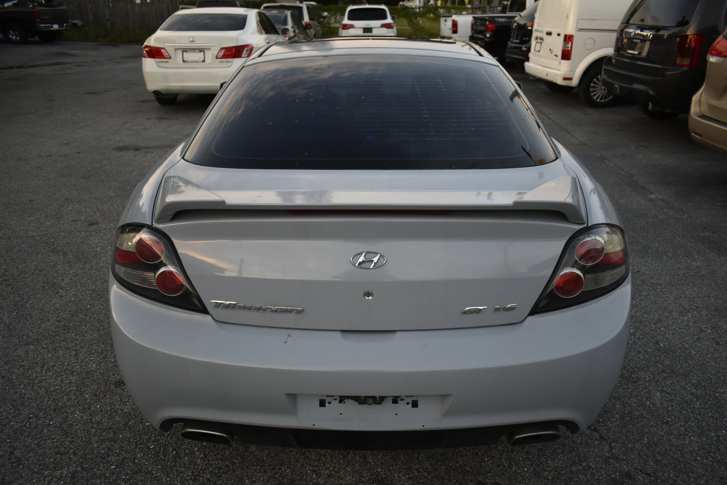 Used 2008 Hyundai Tiburon FWD image 6