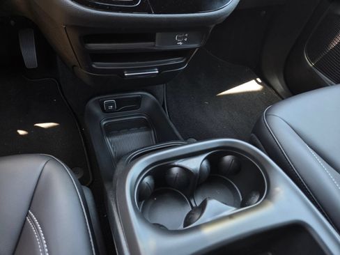 New 2026 Chrysler Pacifica Select FWD image 9