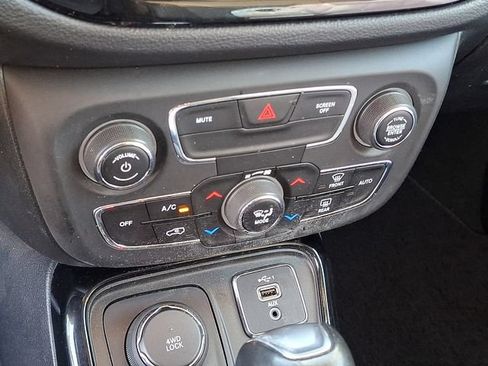 Used 2020 Jeep Compass Limited AWD/4WD image 13