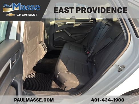 Used 2018 Volkswagen Passat 2.0T SE FWD image 18