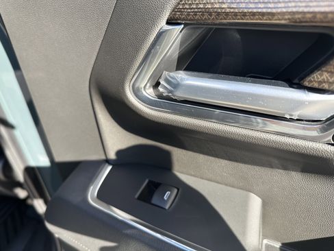 Used 2025 Chevrolet Silverado 1500 LT image 36