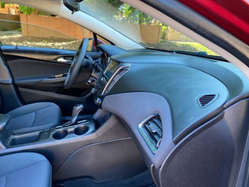 Used 2018 Chevrolet Cruze LT FWD image 40
