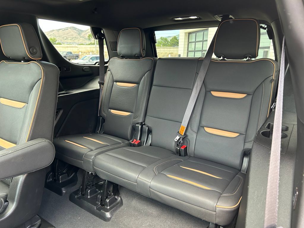 Used 2024 GMC Yukon AT4 w/ AT4 Premium Plus Package AWD/4WD image 12