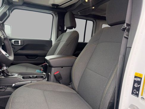 Used 2025 Jeep Wrangler Unlimited Sahara image 10