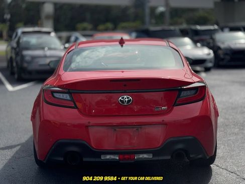 Used 2022 Toyota GR86 w/ ALL Weather Mat Package (TMS) RWD image 5