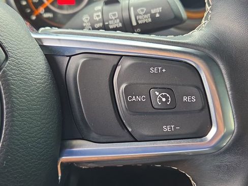 Used 2020 Jeep Wrangler Unlimited Sahara AWD/4WD image 25