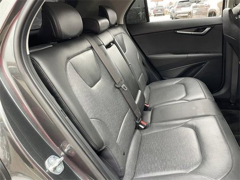 Used 2024 Kia Niro SX Touring image 29
