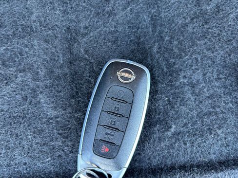 Used 2025 Nissan Rogue SV FWD image 27