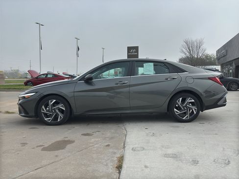 Certified 2024 Hyundai Elantra SEL w/ Convenience Package image 4
