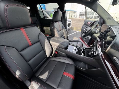 Used 2025 Chevrolet Traverse RS w/ LPO, Floor Liner Package image 13