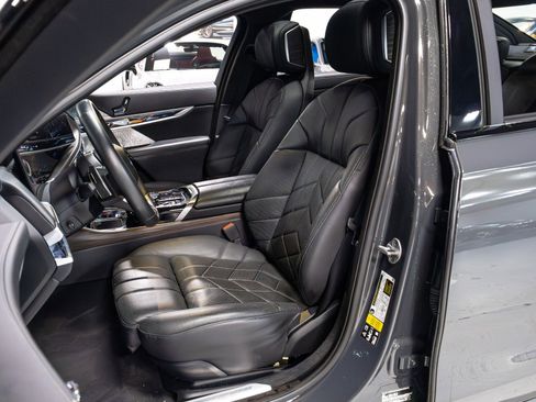 Used 2023 BMW 760i xDrive image 6