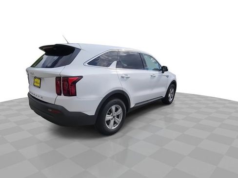 Used 2022 Kia Sorento LX image 8