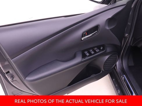Certified 2018 Toyota Prius Three FWD image 9