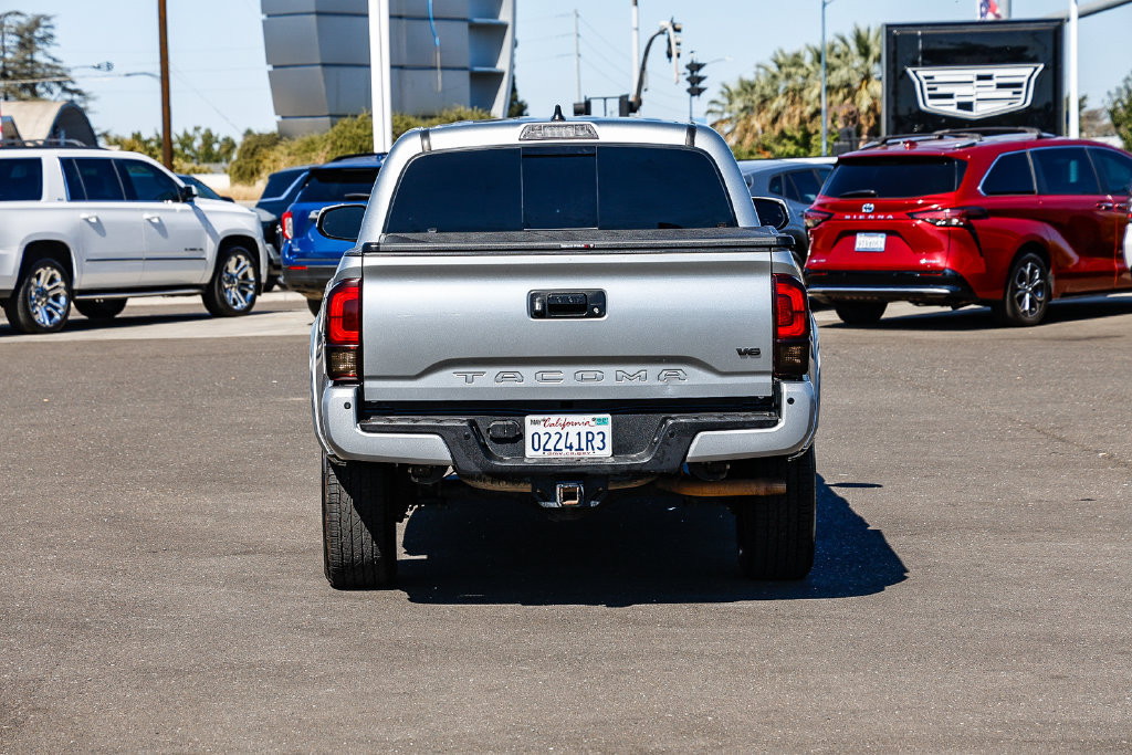Used 2022 Toyota Tacoma TRD Sport w/ TRD Premium Sport Package AWD/4WD image 3
