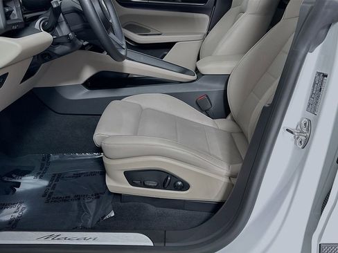 Certified 2025 Porsche Macan Electric image 22