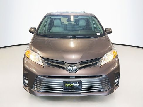 Used 2019 Toyota Sienna XLE Premium w/ Carpet Mat Package AWD/4WD image 2