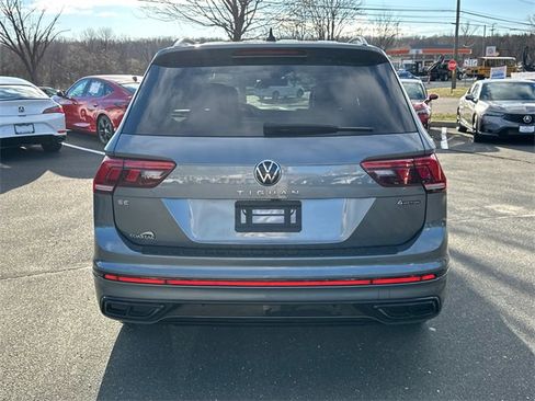 Used 2022 Volkswagen Tiguan SE R-Line image 3