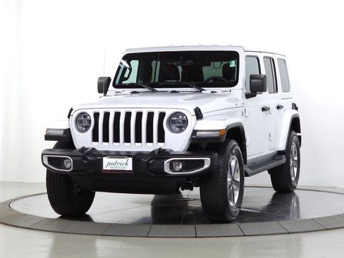 Used 2022 Jeep Wrangler Unlimited Sahara w/ LED Lighting Group AWD/4WD image 4