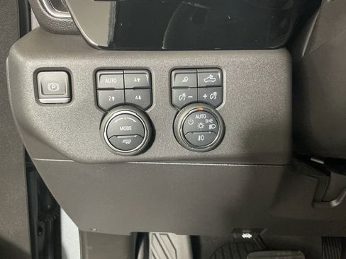 Used 2024 Chevrolet Silverado 1500 LT Trail Boss w/ Convenience Package II image 17