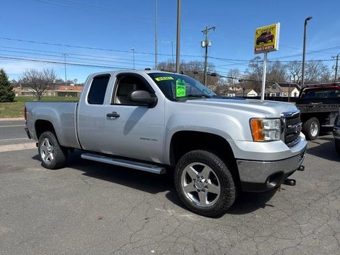 Used 2011 GMC Sierra 2500 SLE w/ SLE Preferred Package AWD/4WD image 3
