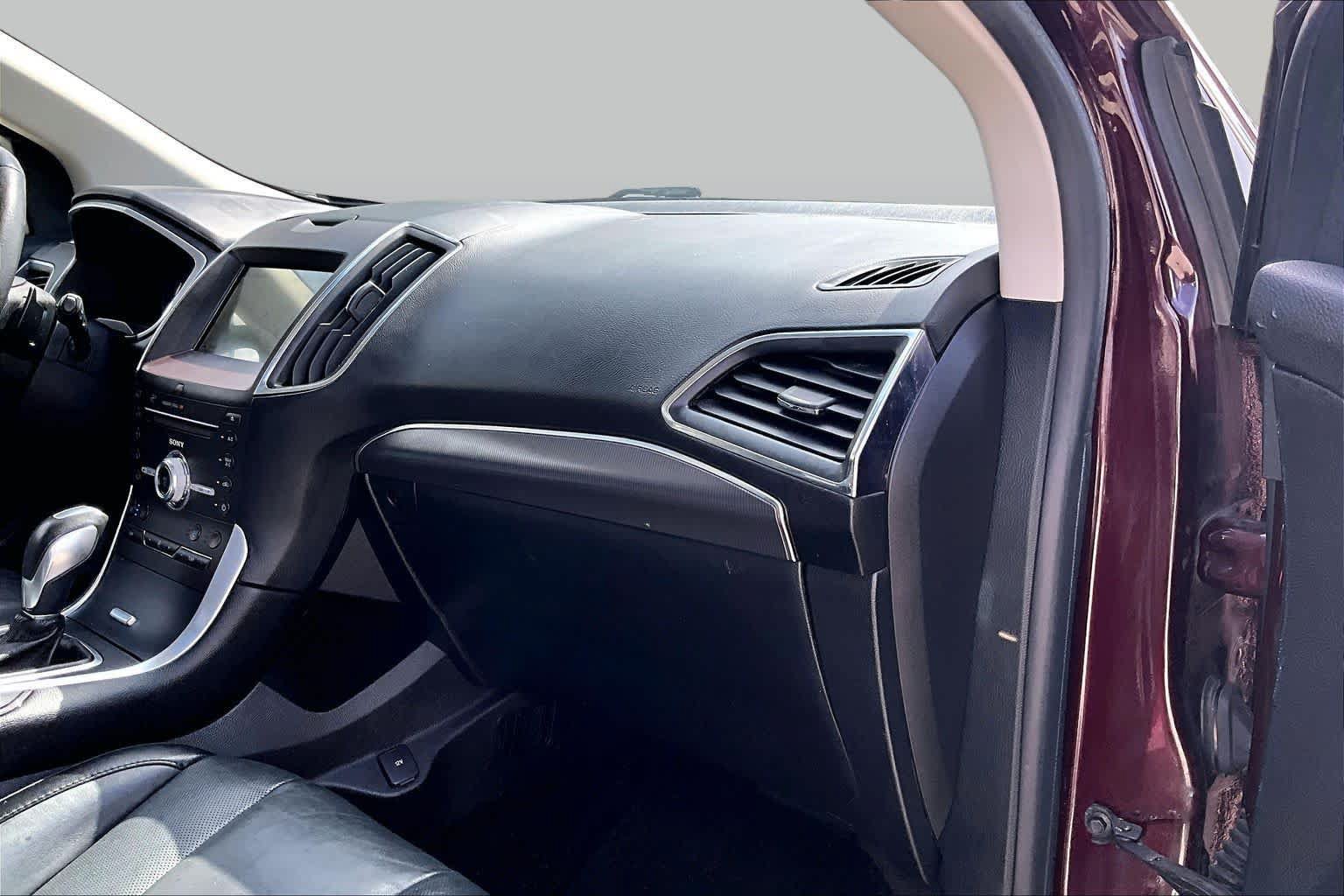 Used 2018 Ford Edge Titanium w/ Equipment Group 302A FWD image 16