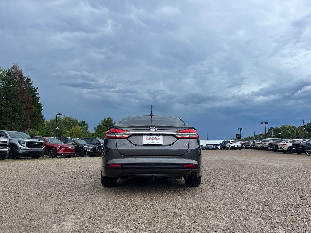 Used 2018 Ford Fusion SE w/ Fusion SE Technology Package FWD image 9