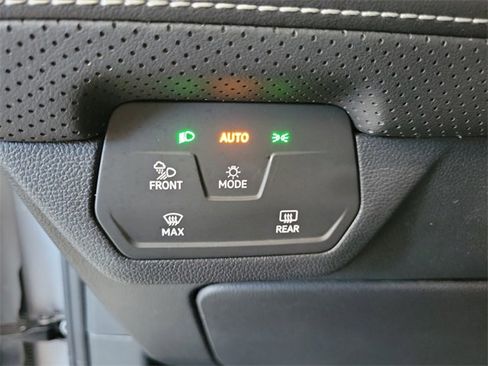 Used 2024 Volkswagen Atlas SE image 24