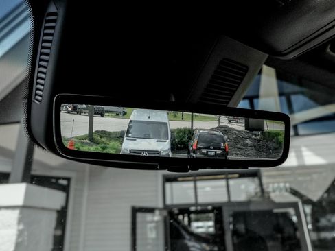 Used 2025 Mercedes-Benz Sprinter 2500 image 18