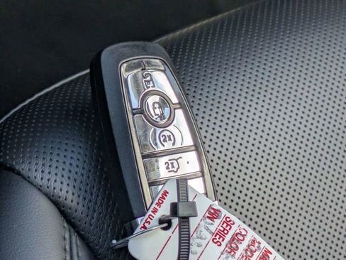 Used 2025 Lincoln Corsair Grand Touring w/ Equipment Group 301A AWD/4WD image 32