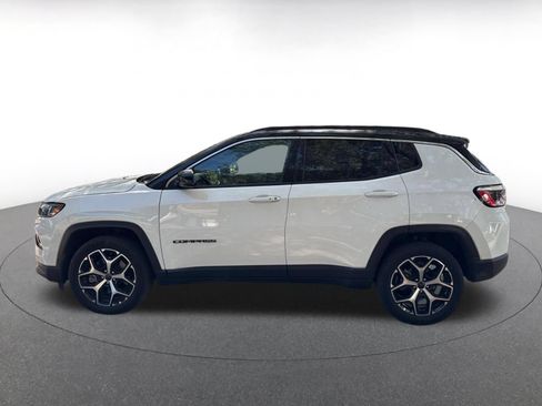 Used 2025 Jeep Compass Limited AWD/4WD image 4