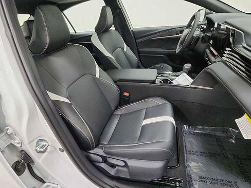 New 2026 Toyota Camry Hybrid AWD/4WD image 30
