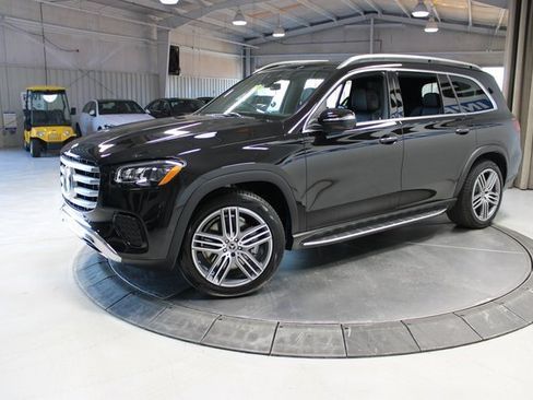Used 2025 Mercedes-Benz GLS 450 GLS 450 4MATIC image 4