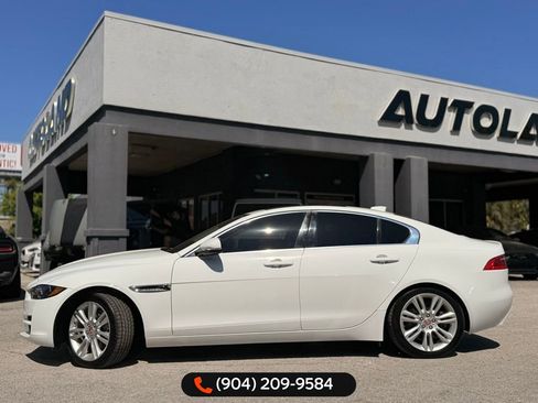 Used 2019 Jaguar XE Premium image 4
