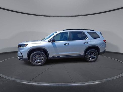 Used 2024 Honda Pilot TrailSport image 4