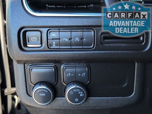 Used 2024 Chevrolet Suburban LT image 19