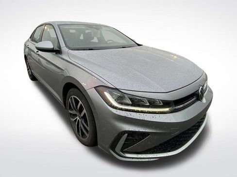 Used 2025 Volkswagen Jetta SE image 14