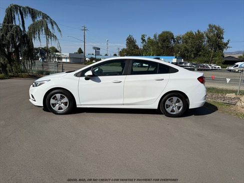 Used 2017 Chevrolet Cruze LS FWD image 4