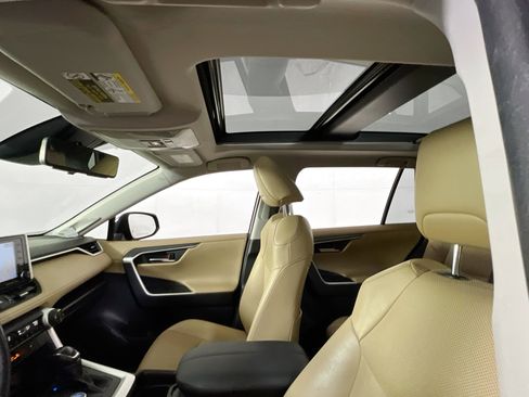 Used 2019 Toyota RAV4 Limited image 22