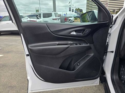 Used 2024 Chevrolet Equinox LT FWD image 19
