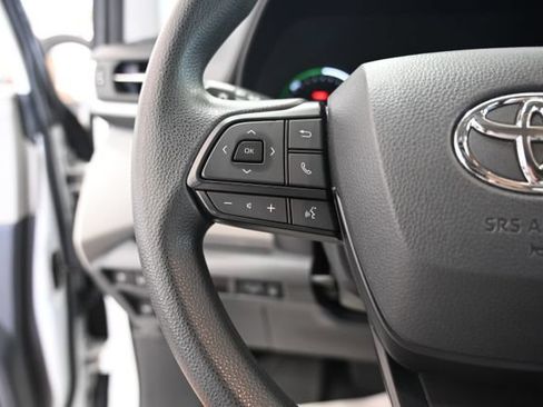 Used 2023 Toyota Sienna LE AWD/4WD image 25