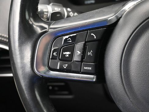 Used 2017 Jaguar F-PACE R-Sport image 13