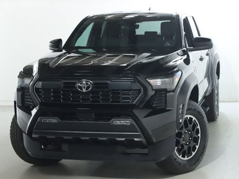 Used 2025 Toyota Tacoma TRD Off-Road AWD/4WD image 3