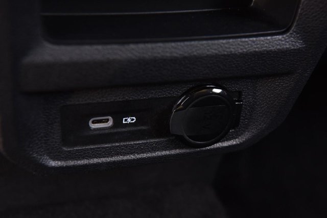 Certified 2023 Volkswagen Tiguan SE w/ Panoramic Sunroof Package FWD image 23