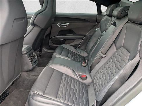 Used 2024 Audi e-tron GT Premium Plus image 19