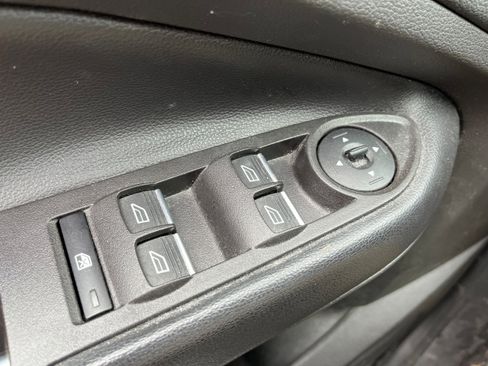 Used 2019 Ford Escape SE image 18