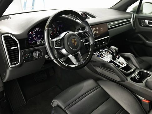 Used 2023 Porsche Cayenne image 4
