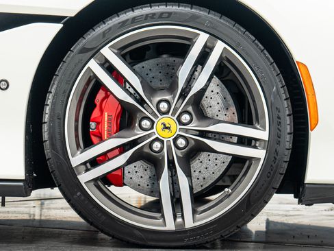 Used 2019 Ferrari Portofino RWD image 46