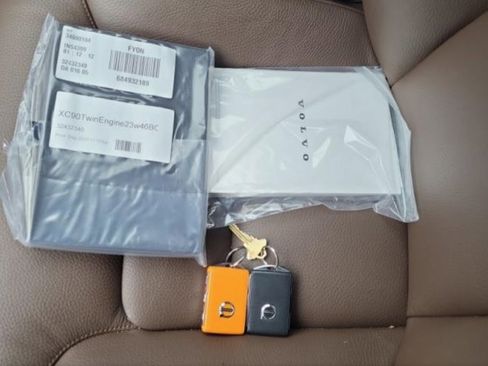 Used 2024 Volvo XC90 T8 Plus w/ Protection Package image 11