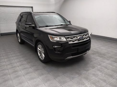 Used 2018 Ford Explorer XLT w/ Equipment Group 202A AWD/4WD image 13
